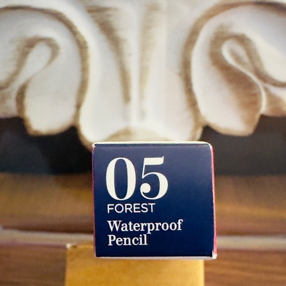 Clarins Paris 05 Waterproof Long Lasting Eyeliner /Retractable Pen    0.29g  NIB - Picture 2 of 3